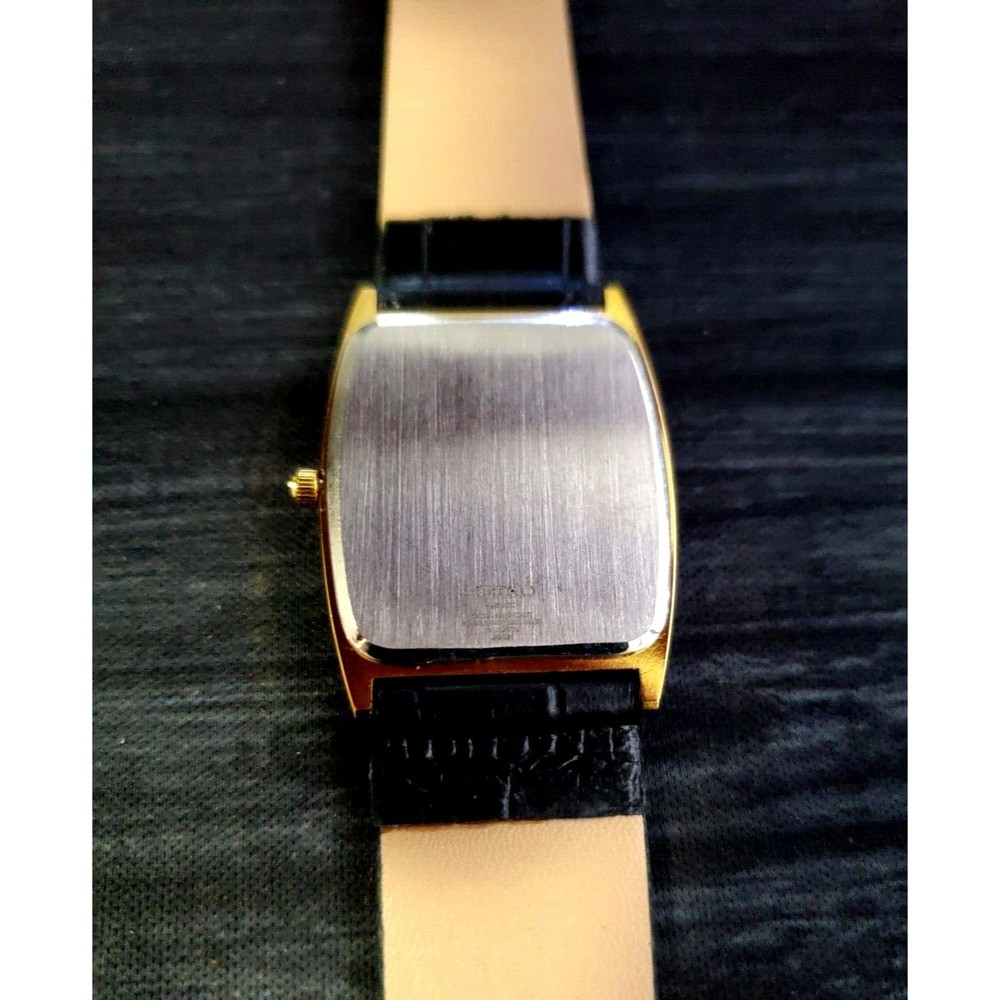 ARE Vintage Seiko New Old Stock Men's Classic Tank‎ Barrel Gold White Wa… - Picture 7 of 8